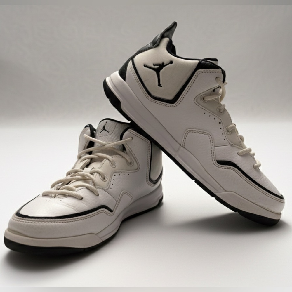 Nike Jordan White Black Athletic Grade School 2.5Y Sneakers Running Shoes Boy